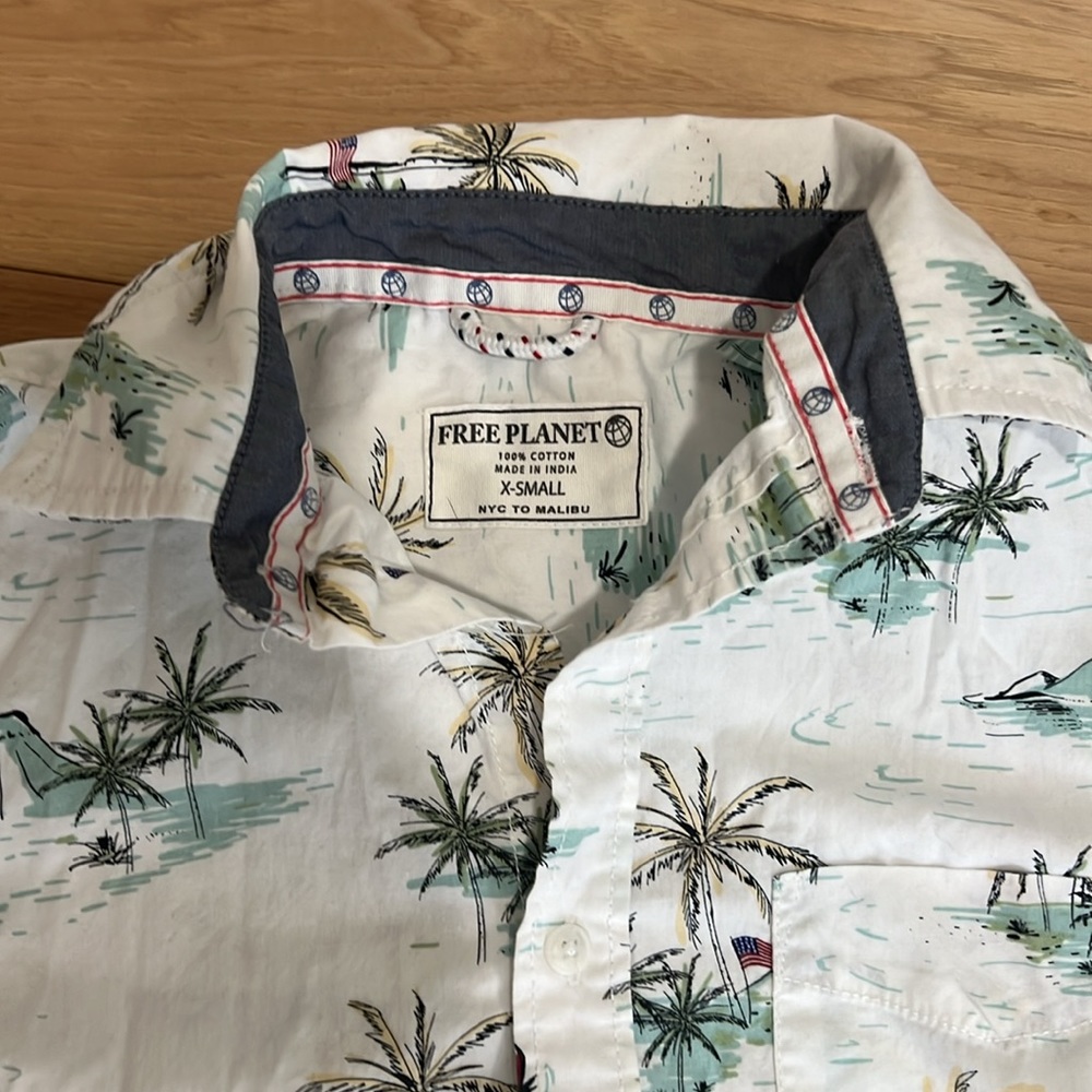 Button down shirt - Picture 2 of 3